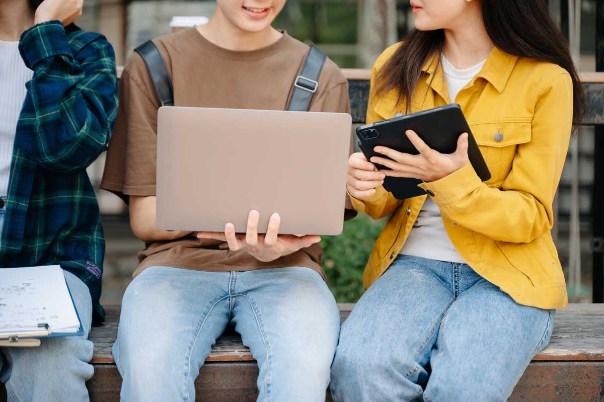 Notebook nebo tablet pro studenty